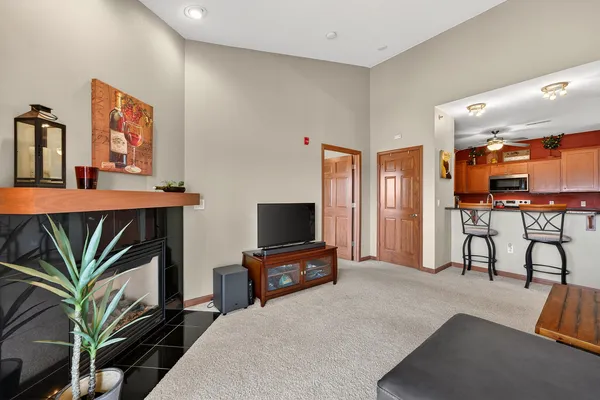 $279,900 | 230 Hilldale Drive, Unit 1304, Hartford, WI 53027