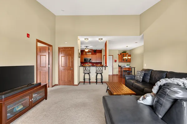 $279,900 | 230 Hilldale Drive, Unit 1304, Hartford, WI 53027