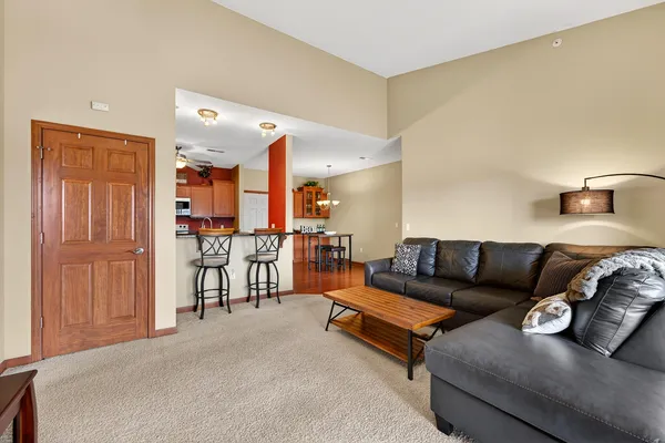 $279,900 | 230 Hilldale Drive, Unit 1304, Hartford, WI 53027