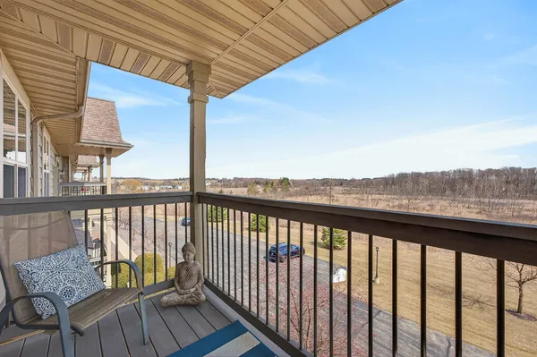 $279,900 | 230 Hilldale Drive, Unit 1304, Hartford, WI 53027