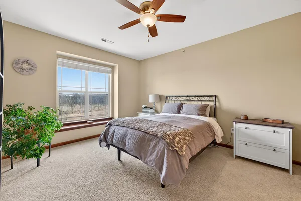 $279,900 | 230 Hilldale Drive, Unit 1304, Hartford, WI 53027