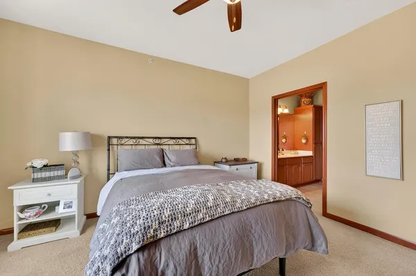 $279,900 | 230 Hilldale Drive, Unit 1304, Hartford, WI 53027