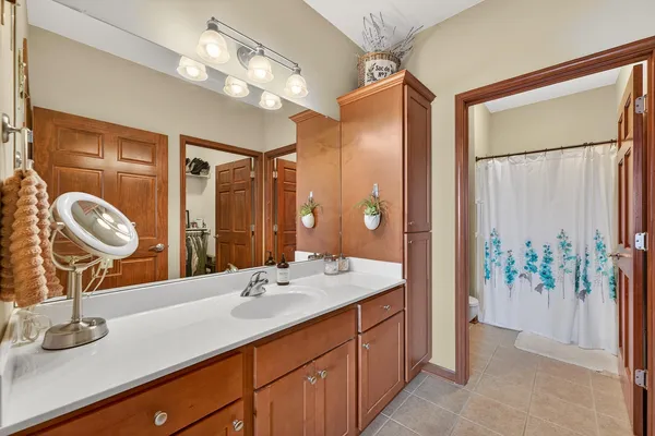 $279,900 | 230 Hilldale Drive, Unit 1304, Hartford, WI 53027