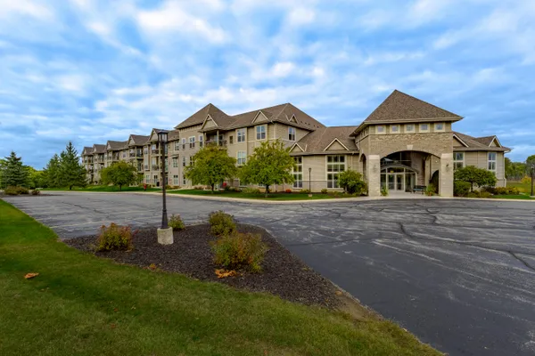 $279,900 | 230 Hilldale Drive, Unit 1304, Hartford, WI 53027