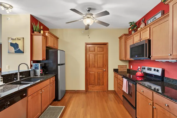 $279,900 | 230 Hilldale Drive, Unit 1304, Hartford, WI 53027