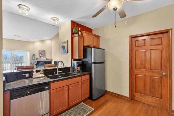 $279,900 | 230 Hilldale Drive, Unit 1304, Hartford, WI 53027