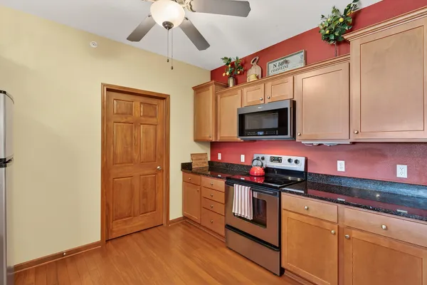 $279,900 | 230 Hilldale Drive, Unit 1304, Hartford, WI 53027