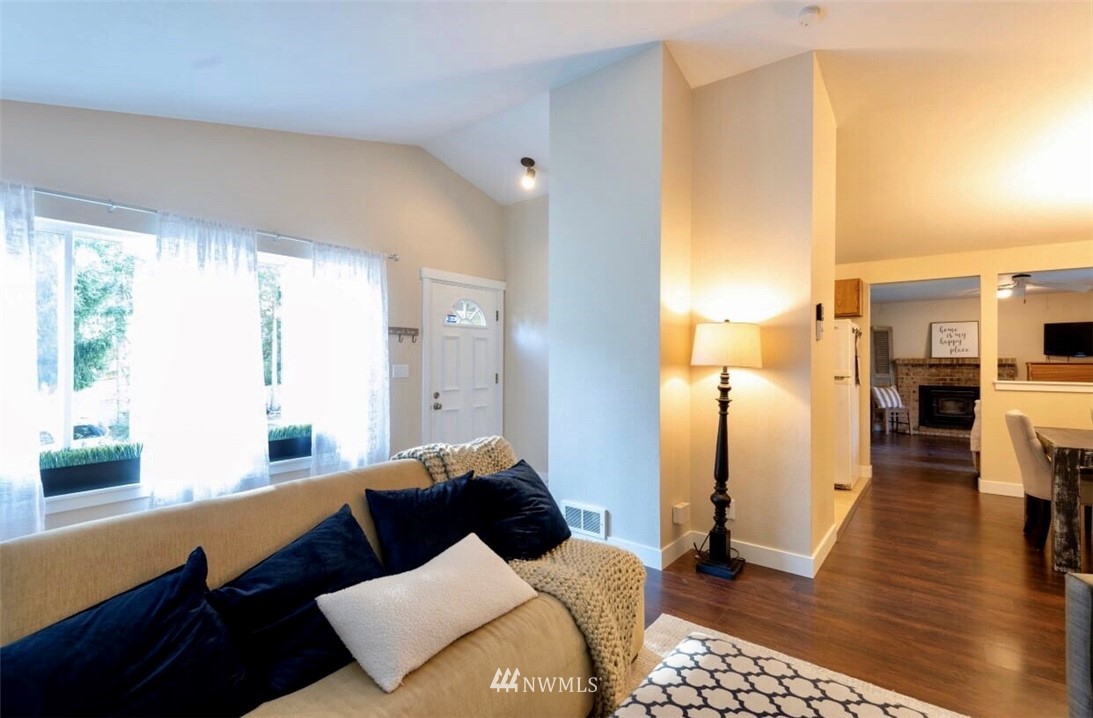 17120 17th Avenue Southeast Bothell, WA 98012 - Photo 5 of 20 Gallery Image 5