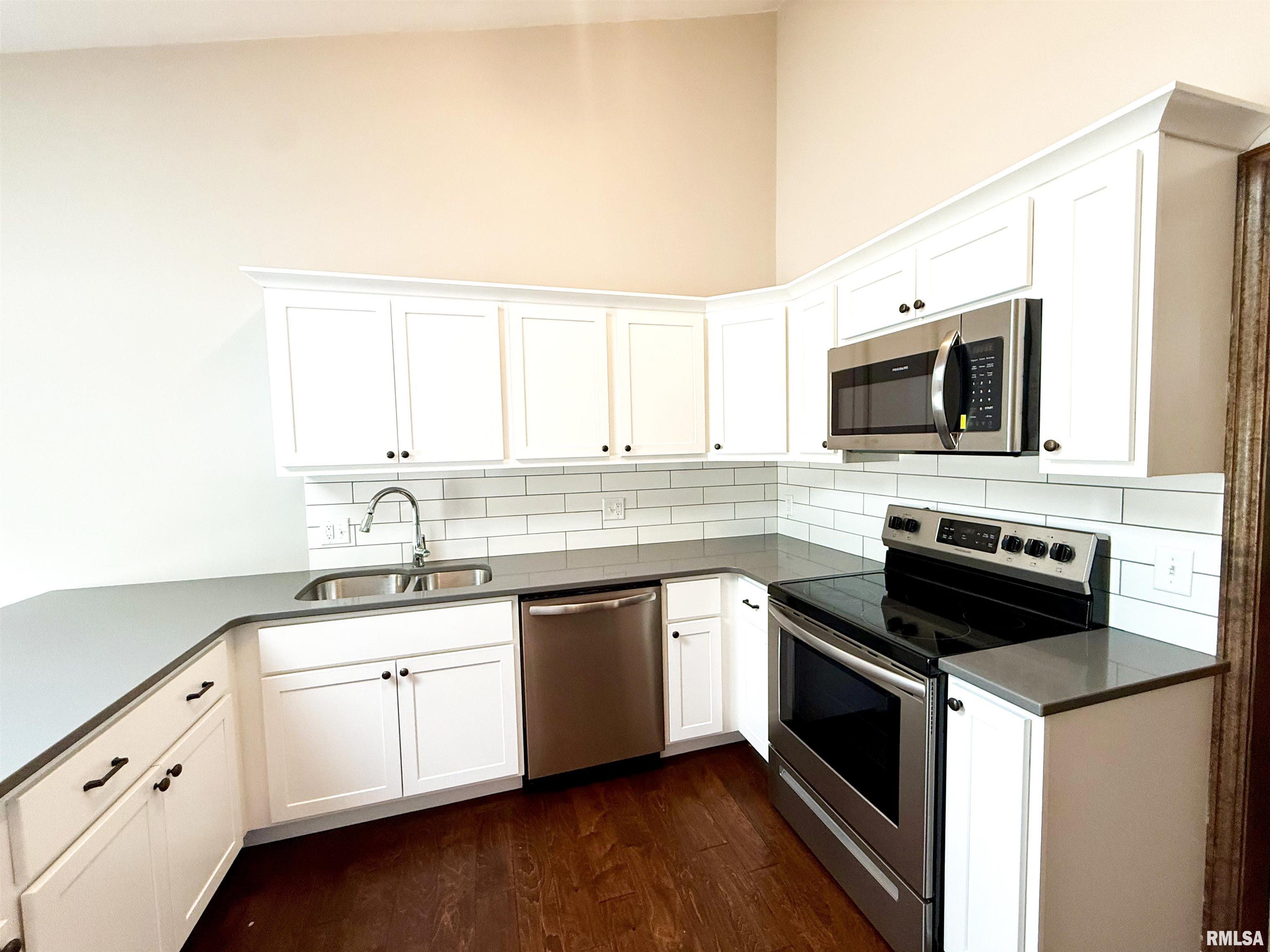 1908 Bayview Court Springfield, IL 62704 - Photo 4 of 24