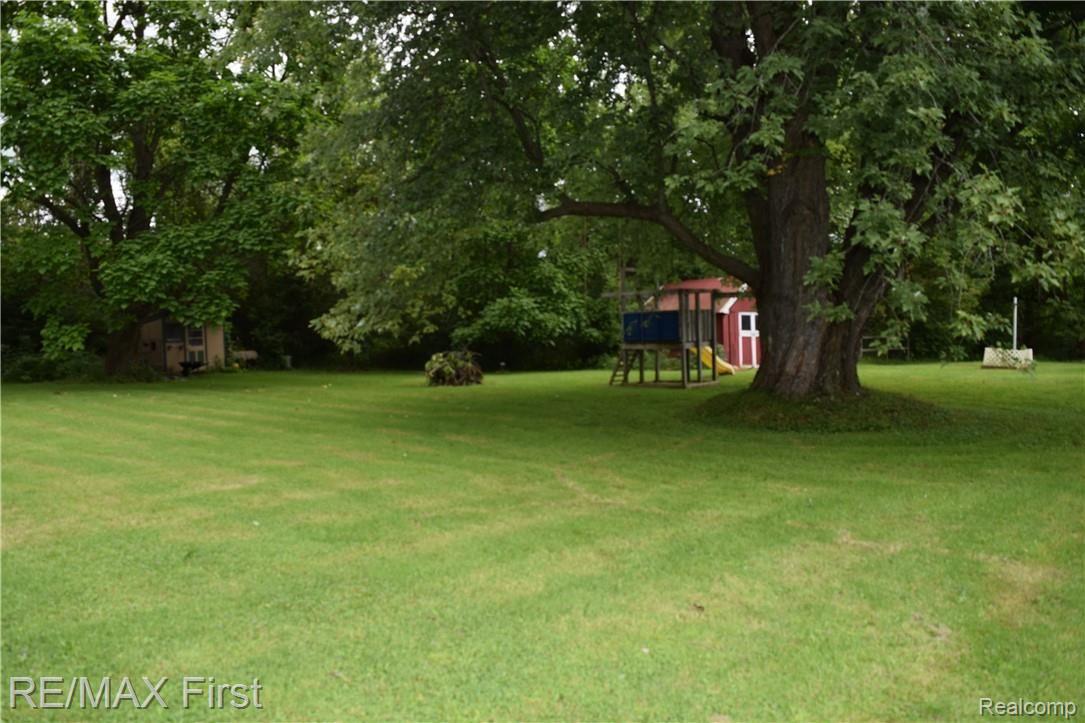 7666 Bryce Road Avoca, MI 48006 - Photo 31 of 39 DSC_0363.JPG