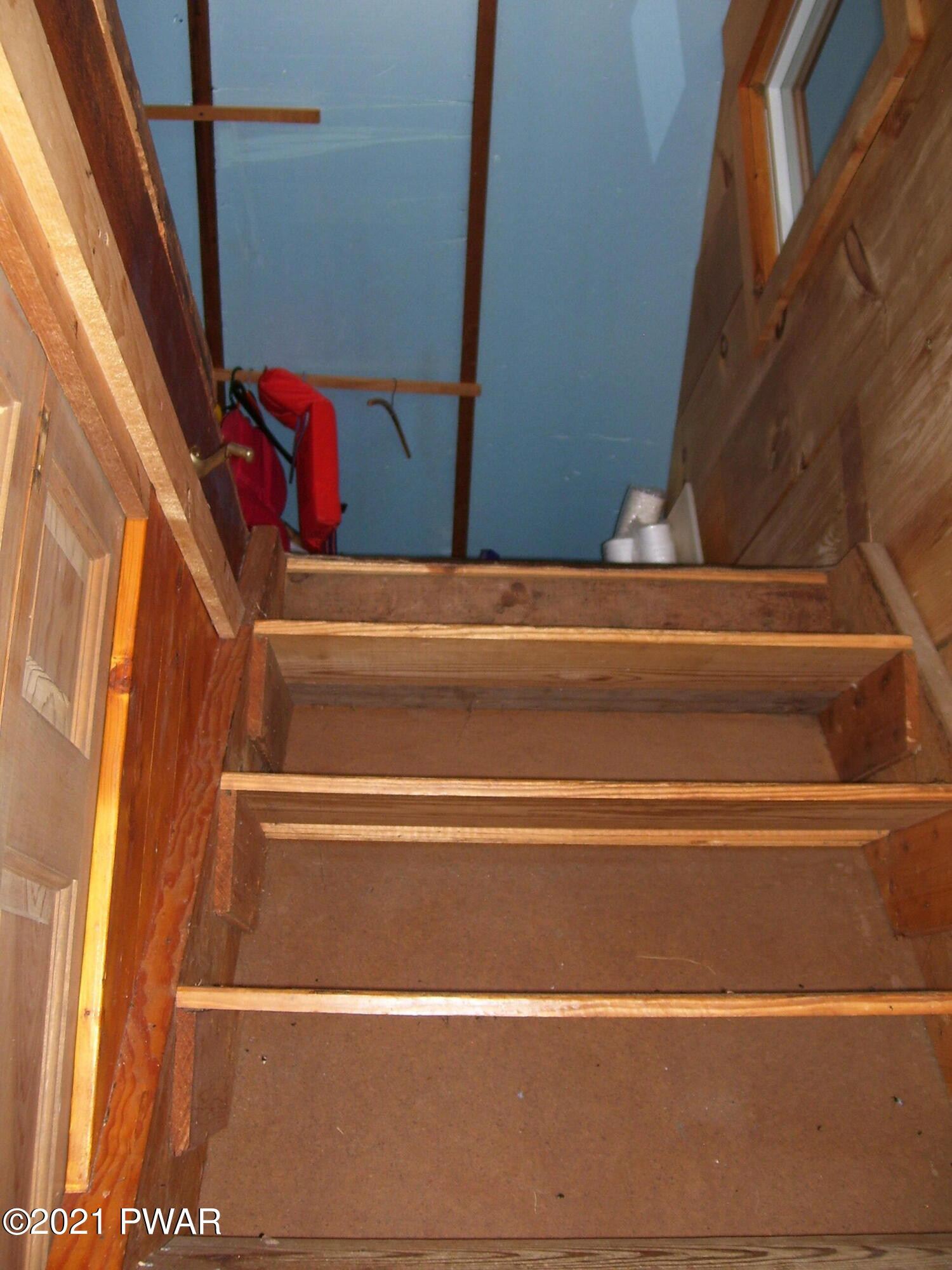 352 North Shore Road Greentown, PA 18426 - Photo 28 of 46 Steps to Second Level