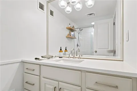 $230,000 | 4545 Wornall Road, Unit 609, Kansas City, MO 64111