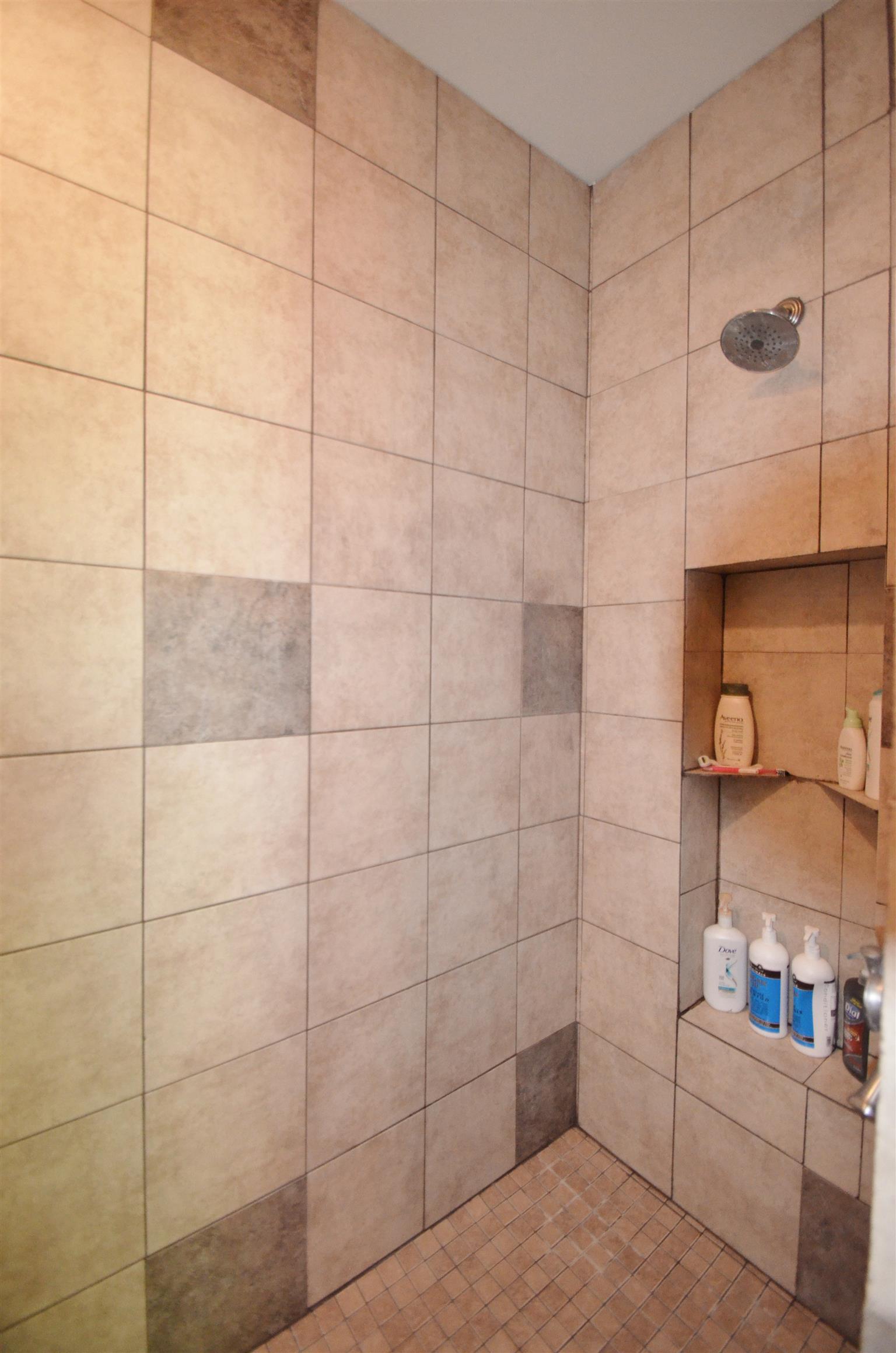 391 Vesta Road Lebanon, TN 37090 - Photo 14 of 24 a bathroom with a shower