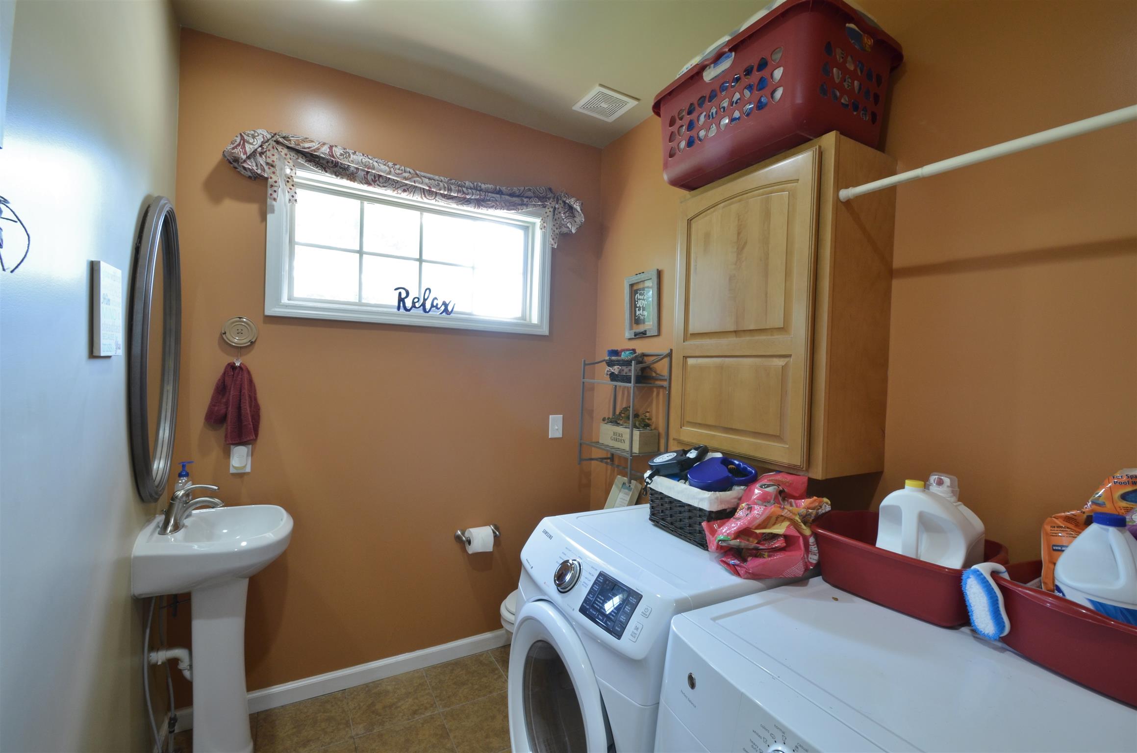 391 Vesta Road Lebanon, TN 37090 - Photo 15 of 24 a utility room with dryer and washer