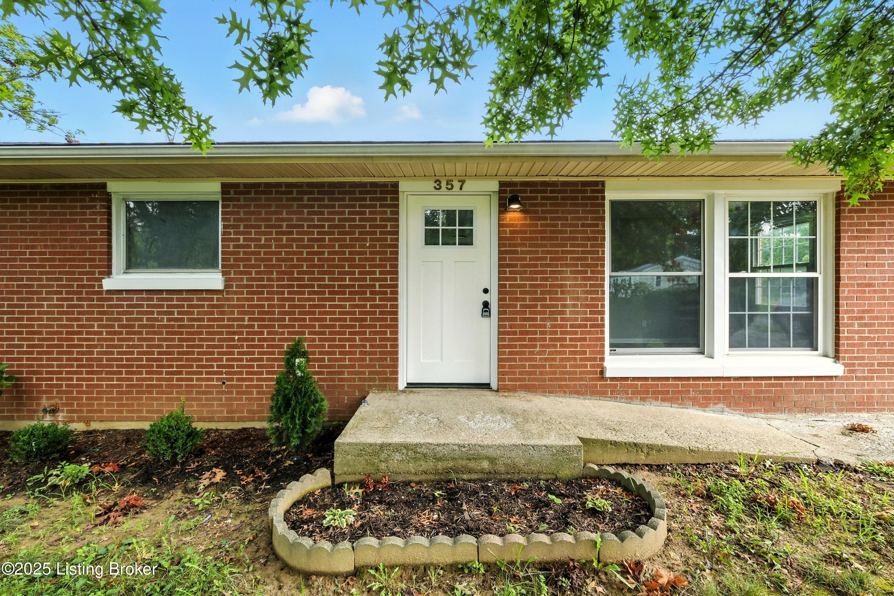 357 East Spring Street Radcliff, KY 40160 - Photo 3 of 28 3_357espring_louisvillerealestatemedia_0