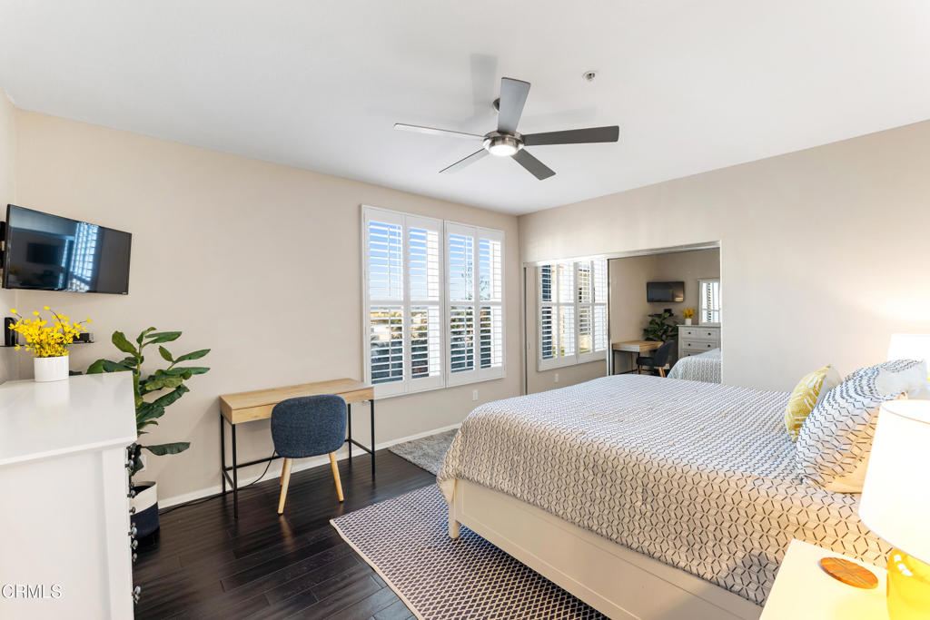 436 Poli Street, Unit 404 Ventura, CA 93001 - Photo 24 of 32 a bedroom with a bed a table and a window