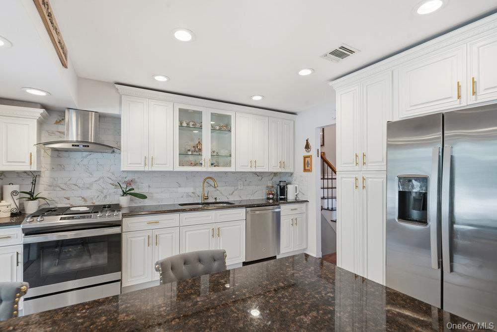20 Vista Road Plainview, NY 11803 - Photo 13 of 37 a kitchen with a sink stove and refrigerator