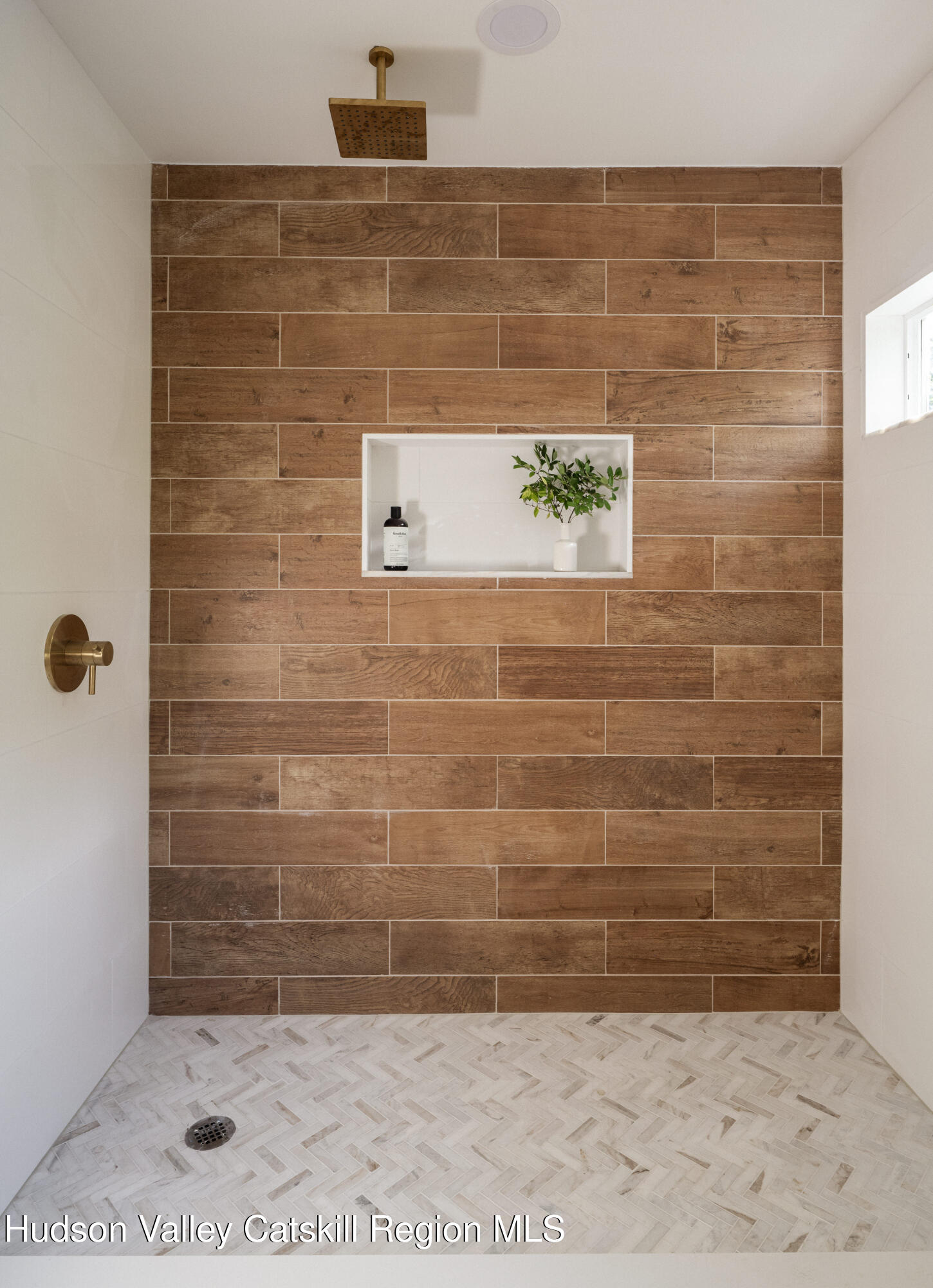 2859 Atlantic Avenue Hudson, NY 12534 - Photo 21 of 32 a bathroom with a shower