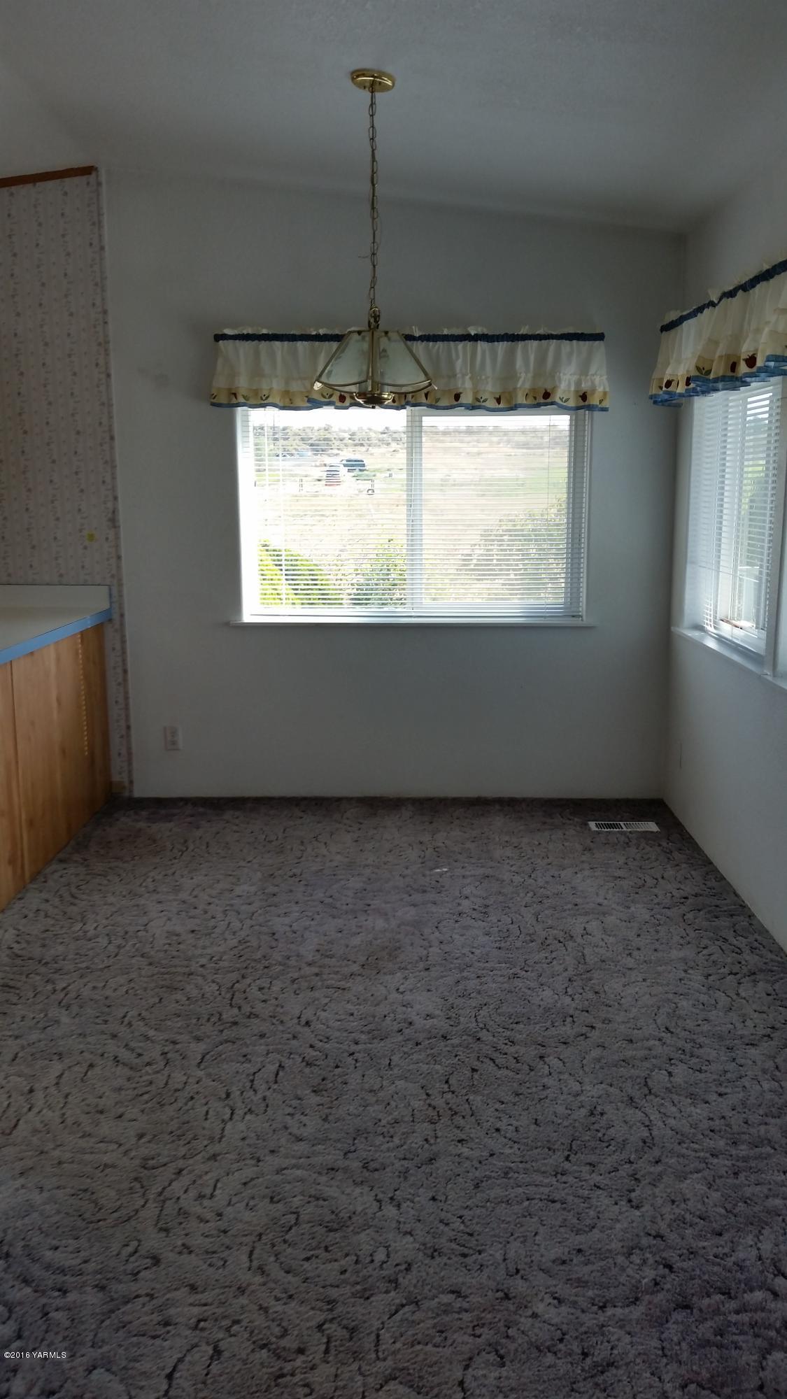 2211 Rosenkranz Road Tieton, WA 98947 - Photo 11 of 29 a view of room and window