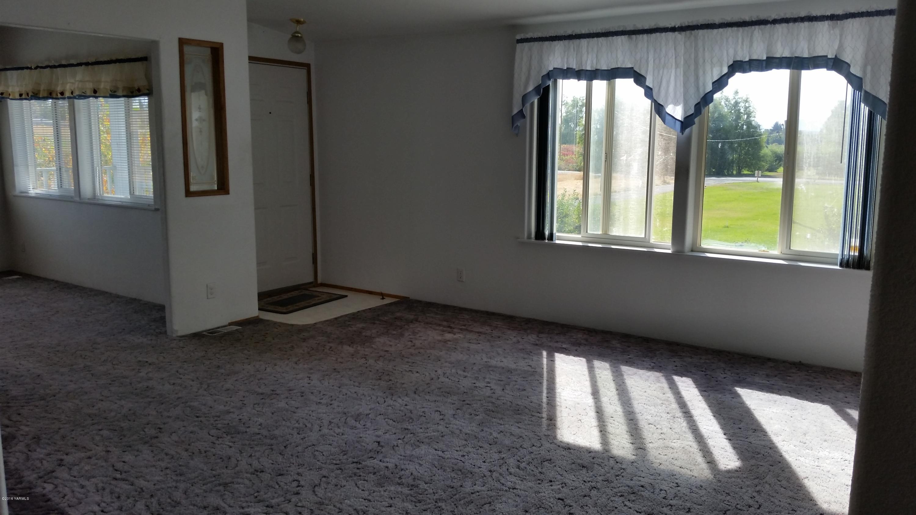 2211 Rosenkranz Road Tieton, WA 98947 - Photo 12 of 29 an empty room with windows