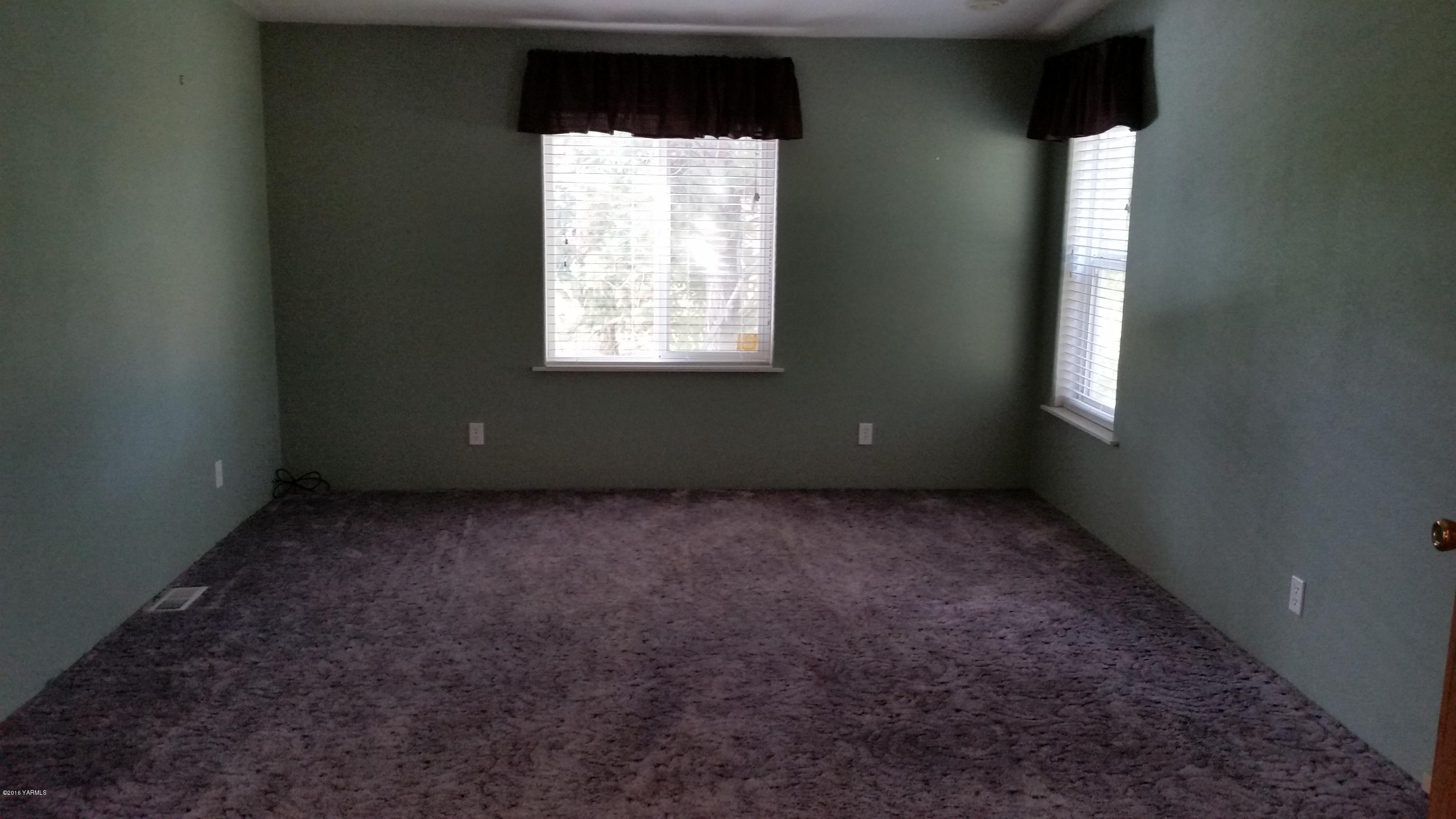 2211 Rosenkranz Road Tieton, WA 98947 - Photo 16 of 29 an empty room with windows