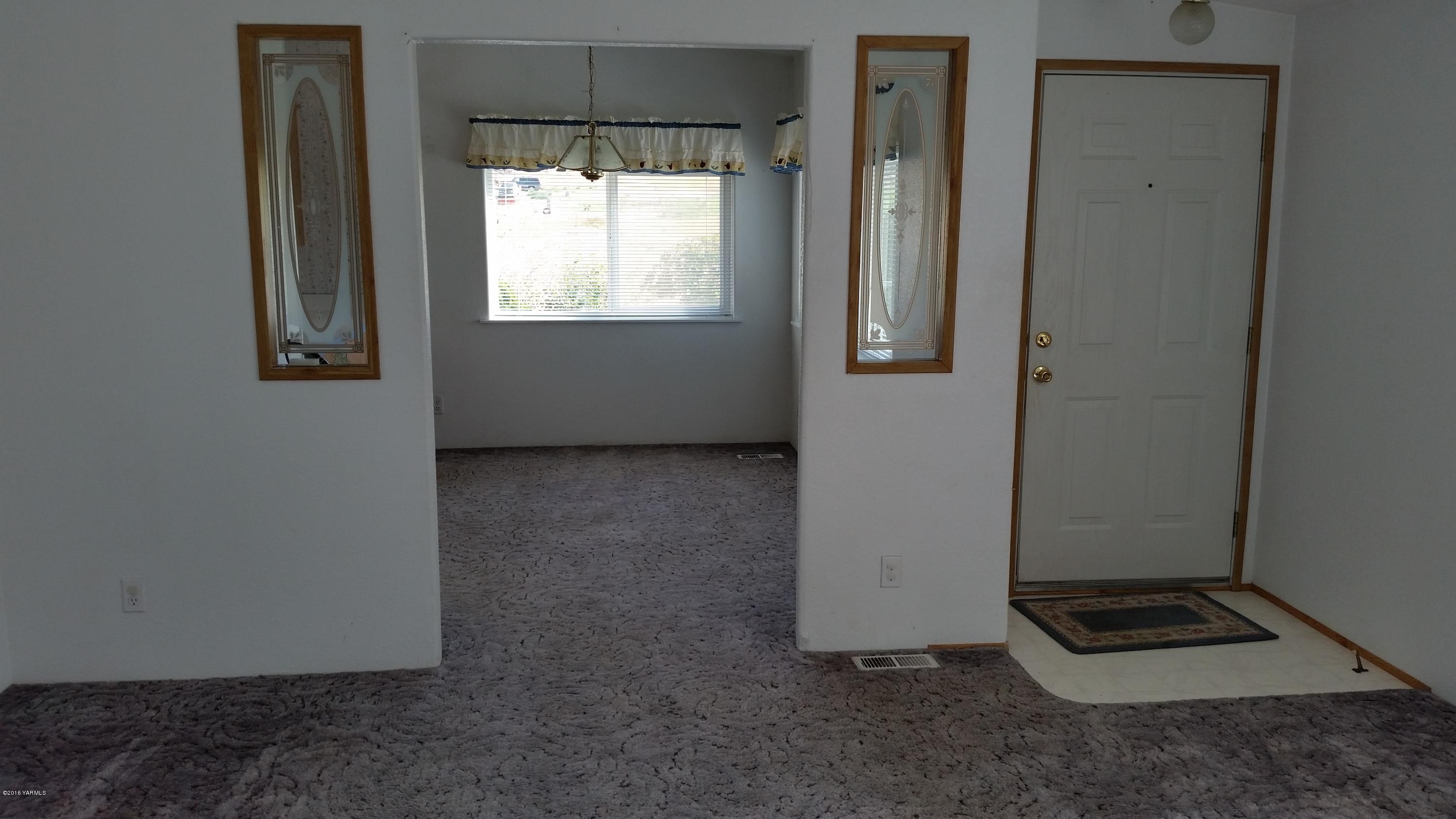 2211 Rosenkranz Road Tieton, WA 98947 - Photo 23 of 29 a view of an empty room and window