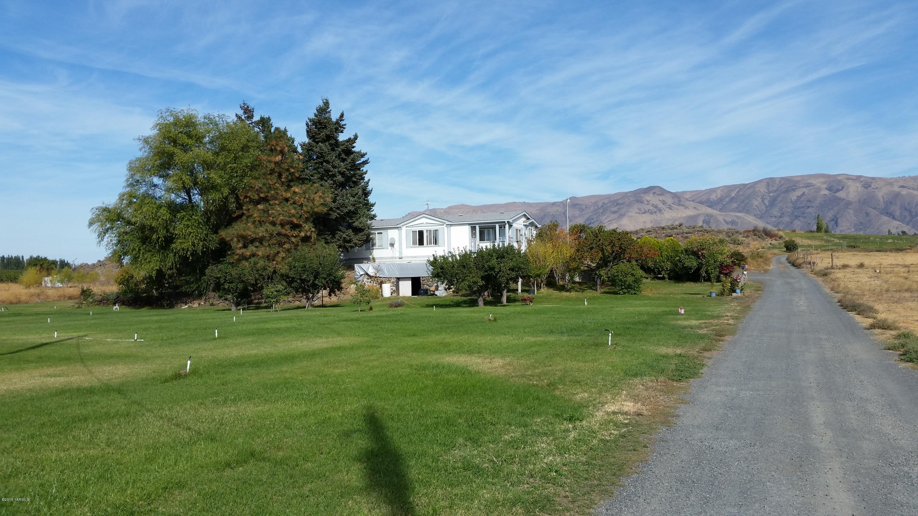 2211 Rosenkranz Road Tieton, WA 98947 - Photo 6 of 29 a view of a house with a big yard
