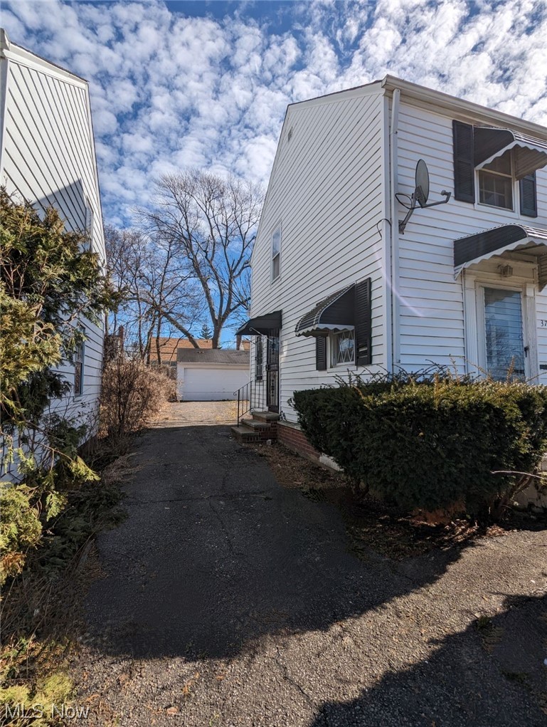 3725 Menlo Road Cleveland, OH 44120 - Photo 3 of 15