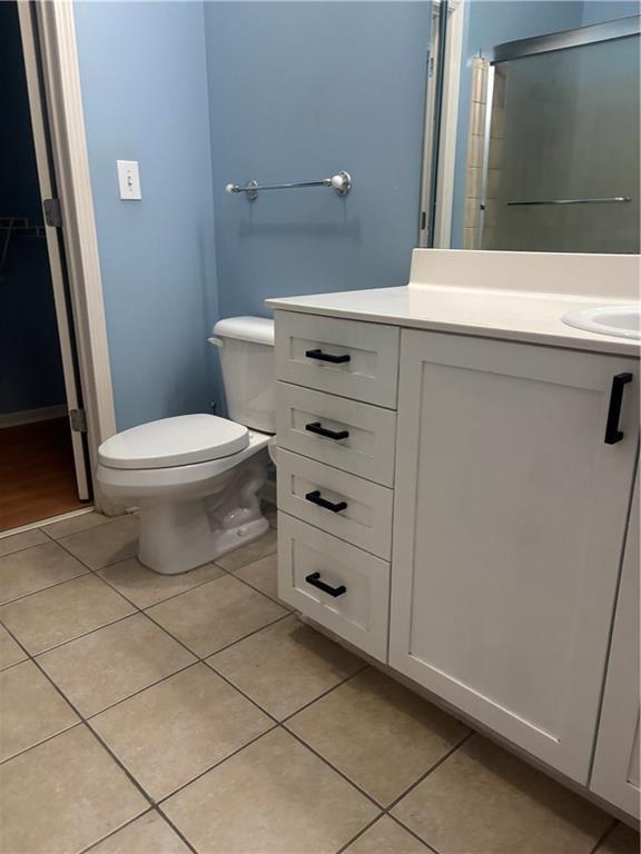 400 17th Street Northwest, Unit 1247 Atlanta, GA 30363 - Photo 8 of 8 a bathroom with a toilet a sink a vanity and mirror