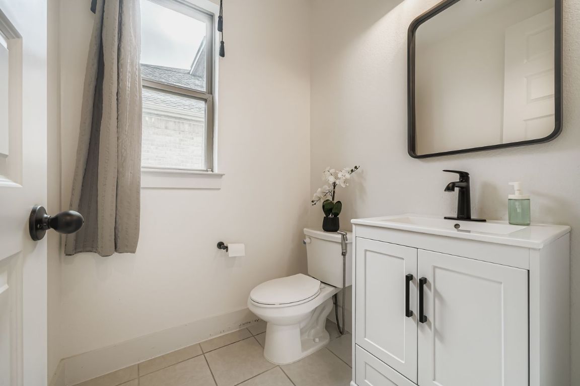 324 Clear Frk Loop Liberty Hill, TX 78642 - Photo 13 of 28 a bathroom with a toilet a sink and mirror