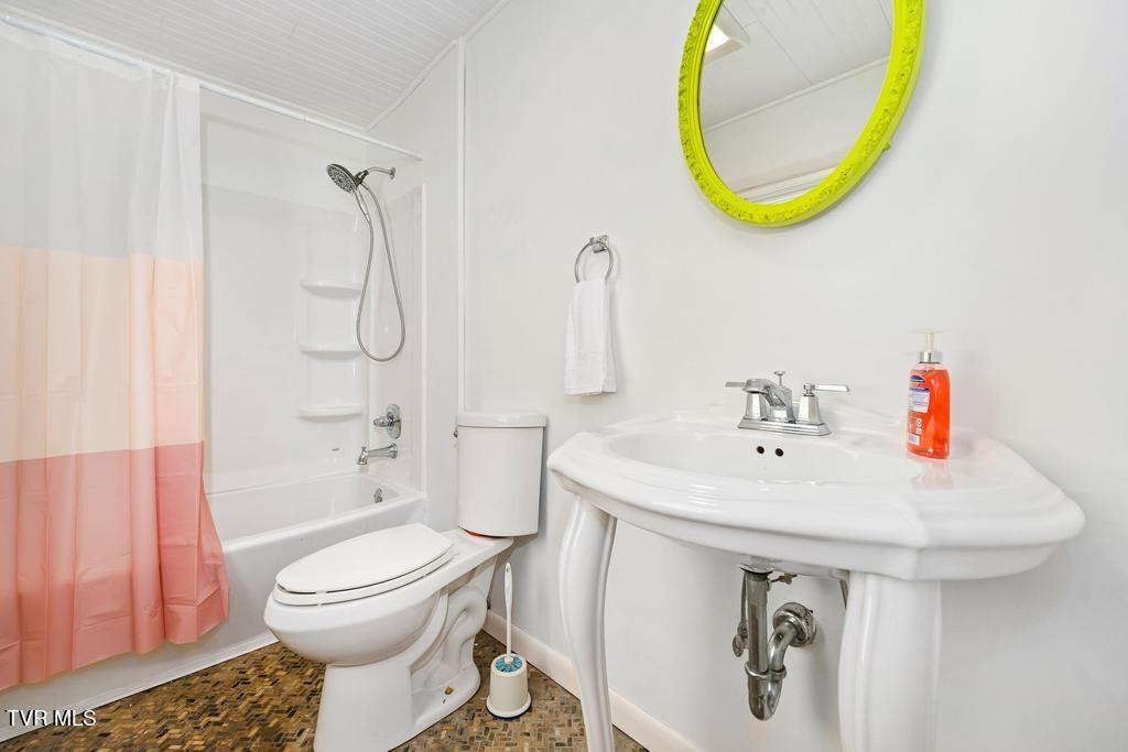 438 Toll Branch Road Johnson City, TN 37601 - Photo 102 of 114 438 Toll Branch Rd (98 of 114)