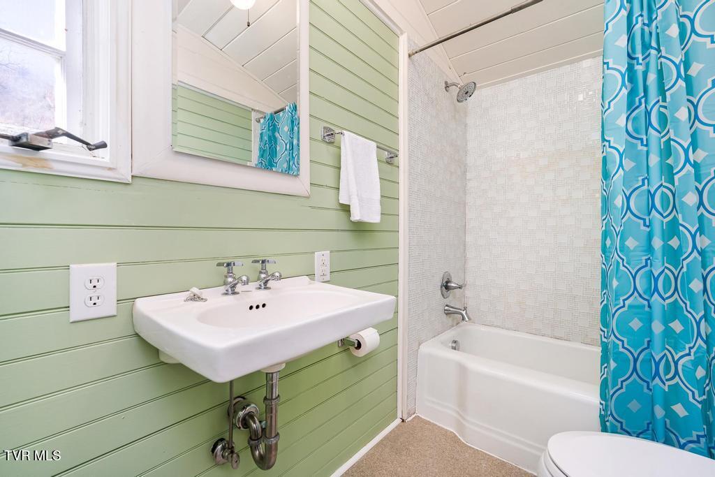 438 Toll Branch Road Johnson City, TN 37601 - Photo 103 of 114 438 Toll Branch Rd (103 of 114)