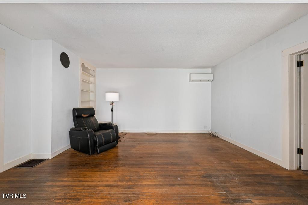 438 Toll Branch Road Johnson City, TN 37601 - Photo 12 of 114 438 Toll Branch Rd (95 of 114)