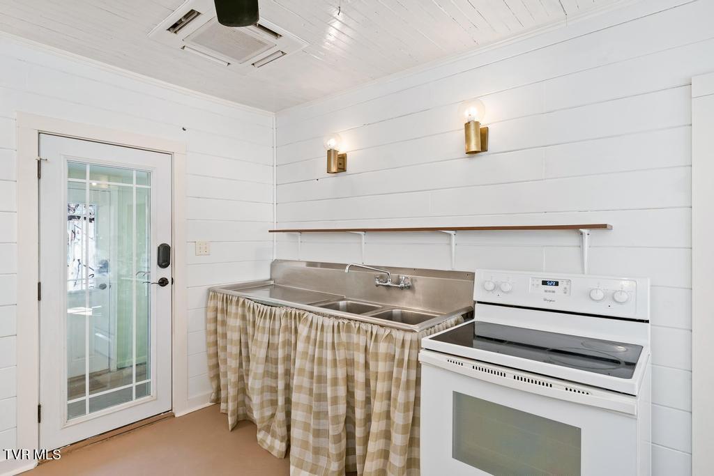 438 Toll Branch Road Johnson City, TN 37601 - Photo 14 of 114 438 Toll Branch Rd (100 of 114)