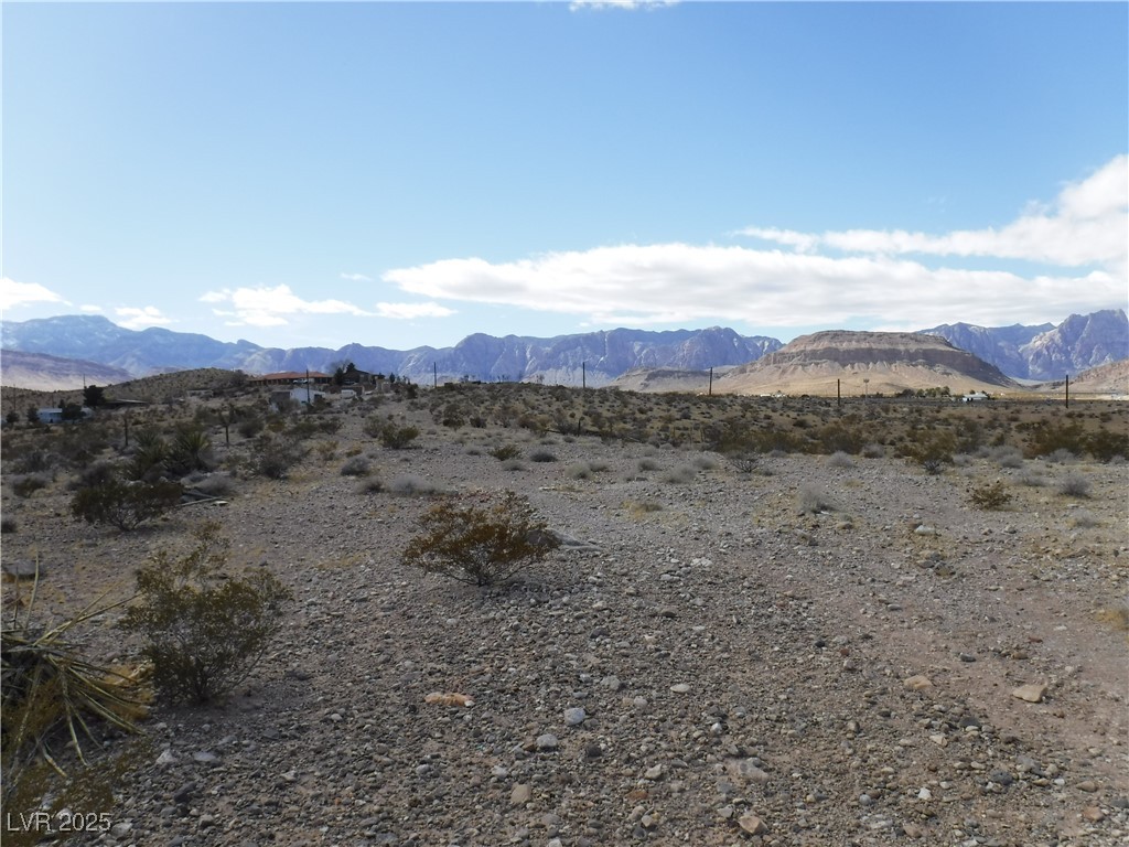 View of mountain feature