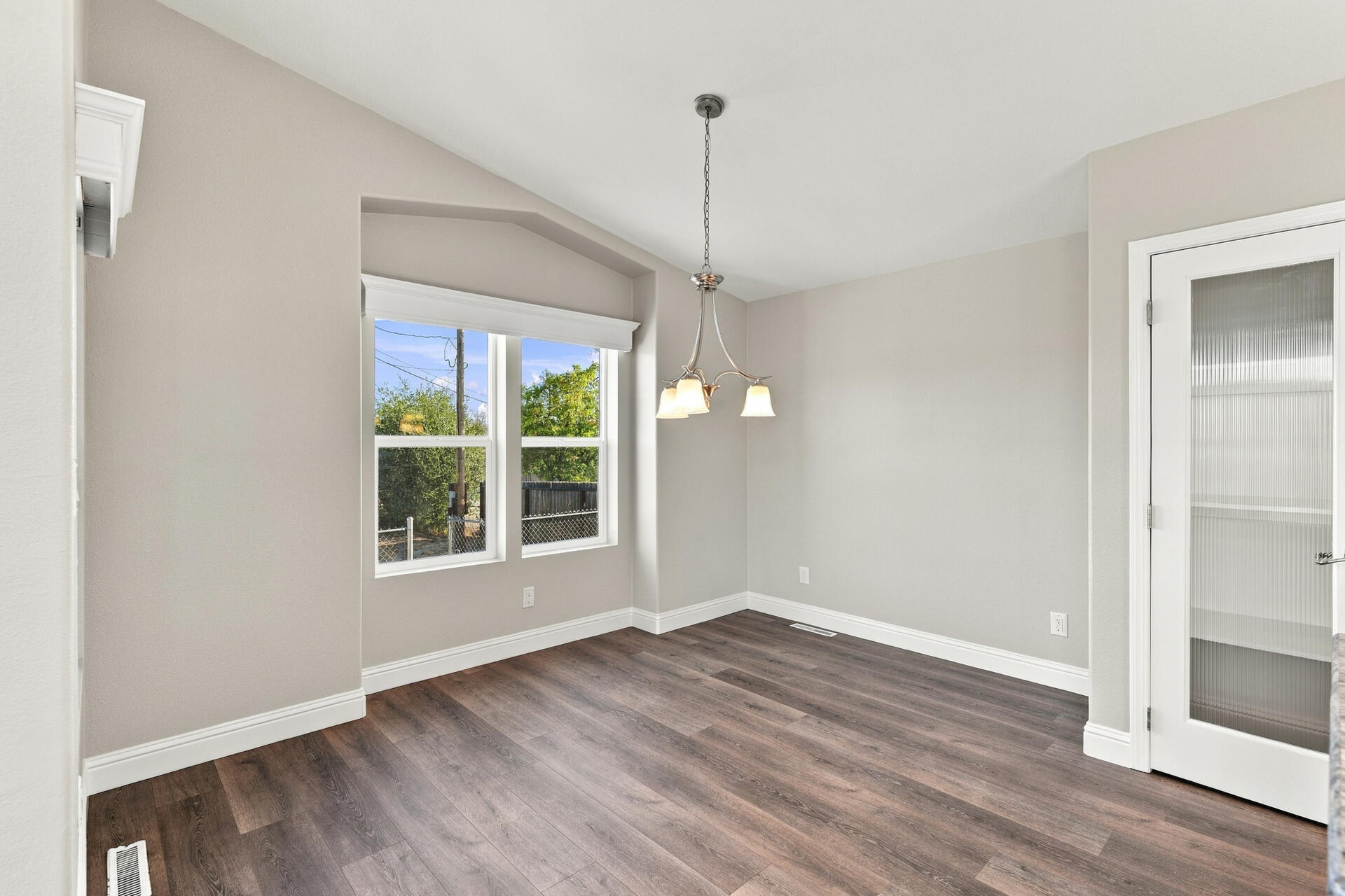 17037 Keswick Dam Road Redding, CA 96003 - Photo 13 of 42 Dining Area