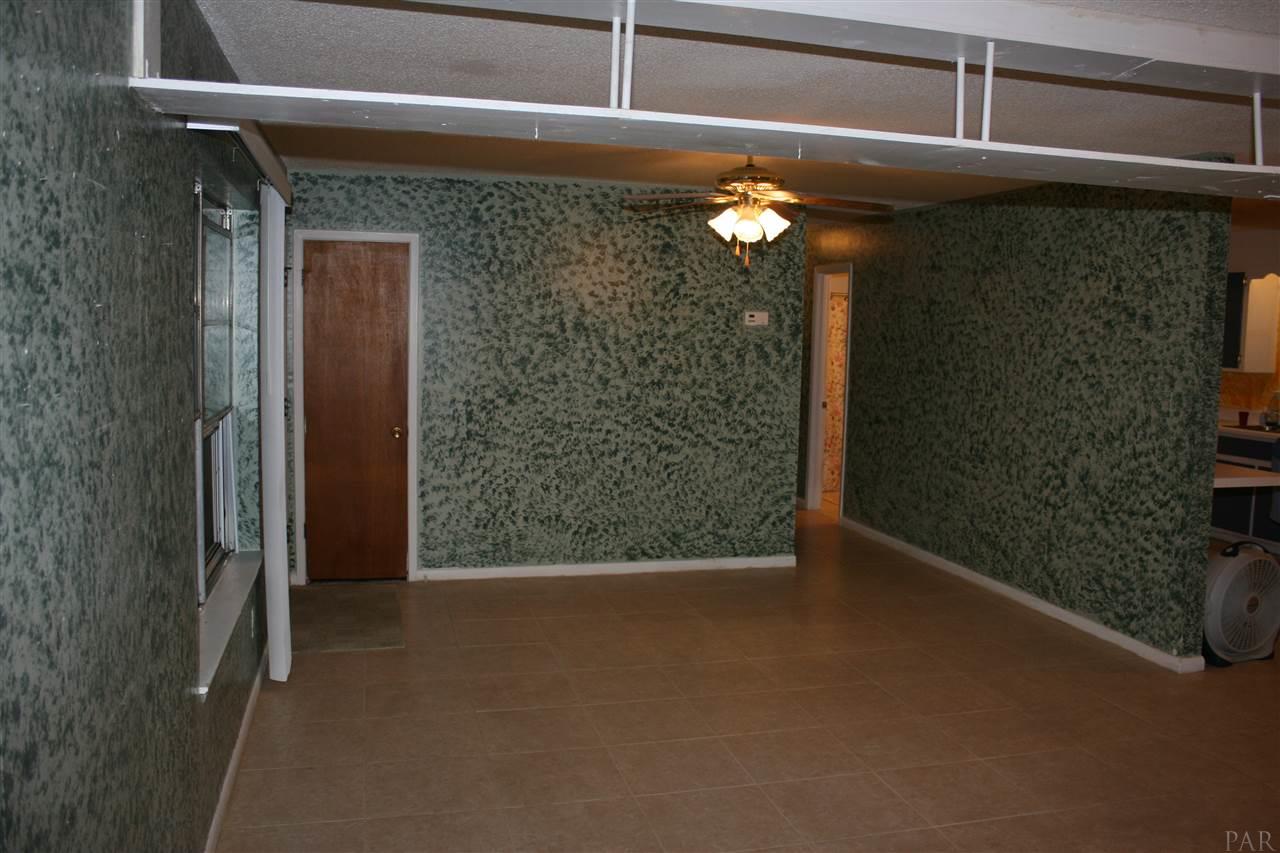 5251 Spring Street Pace, FL 32571 - Photo 11 of 42 Gallery Image 11