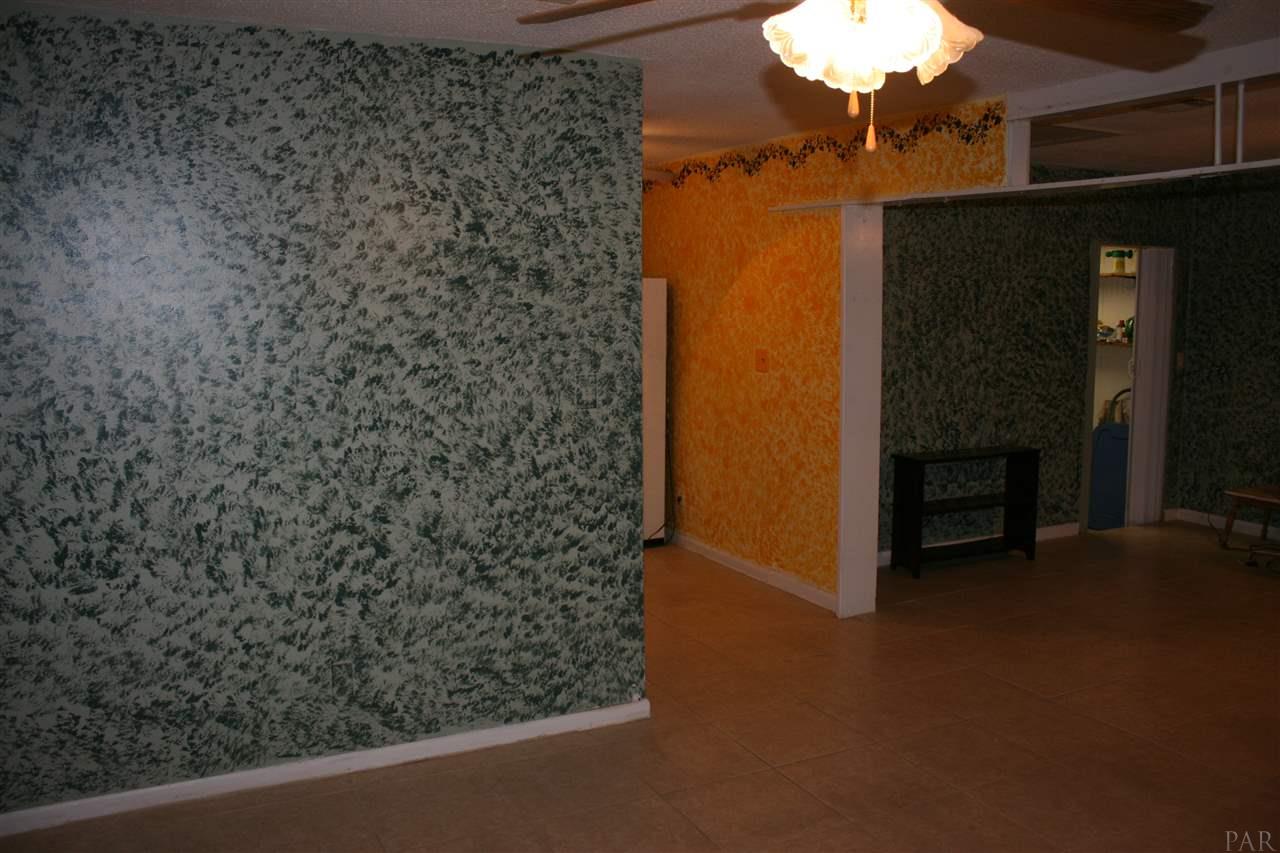 5251 Spring Street Pace, FL 32571 - Photo 12 of 42 Gallery Image 12