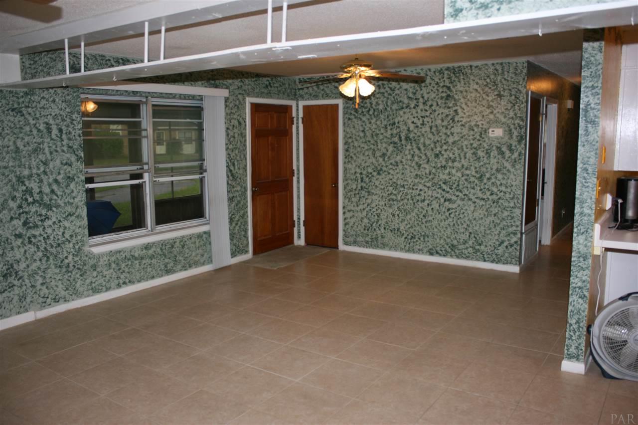 5251 Spring Street Pace, FL 32571 - Photo 9 of 42 Gallery Image 9