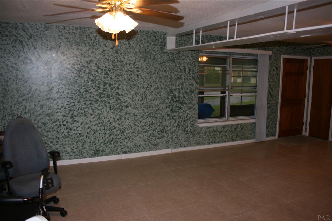 5251 Spring Street Pace, FL 32571 - Photo 10 of 42 Gallery Image 10