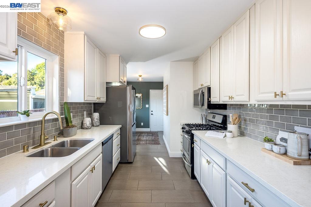 261 Julius Street San Leandro, CA 94577 - Photo 4 of 29