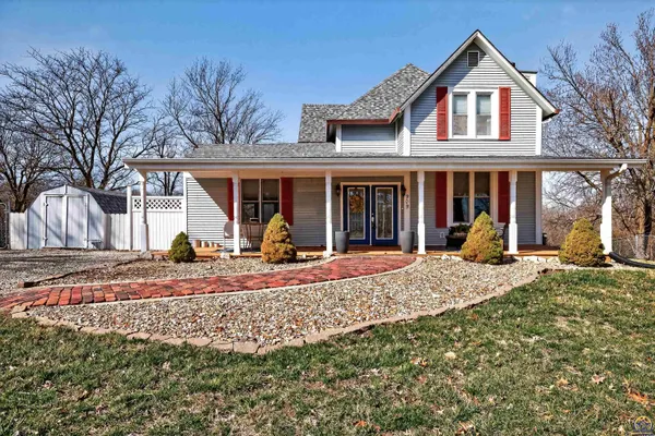$354,500 | 909 Washington Avenue, Holton, KS 66436