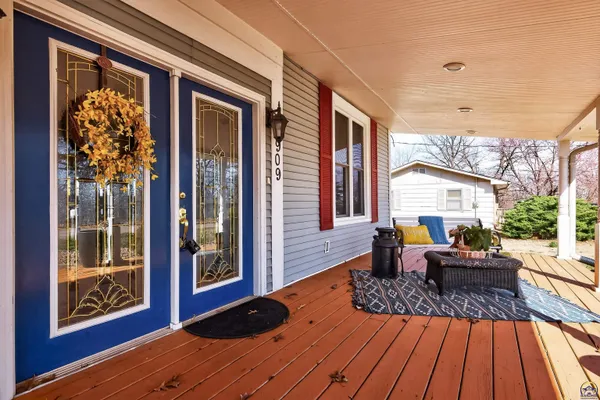$354,500 | 909 Washington Avenue, Holton, KS 66436