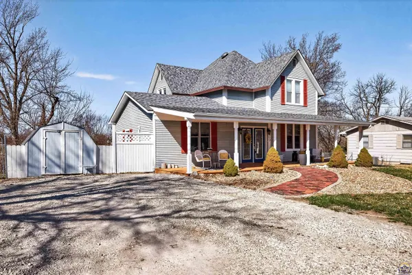 $354,500 | 909 Washington Avenue, Holton, KS 66436
