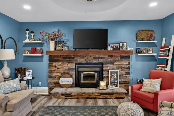 $354,500 | 909 Washington Avenue, Holton, KS 66436