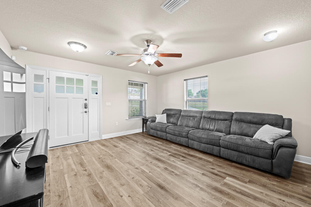 213 Silverton Loop Crestview, FL 32536 - Photo 6 of 35 DSC_3800