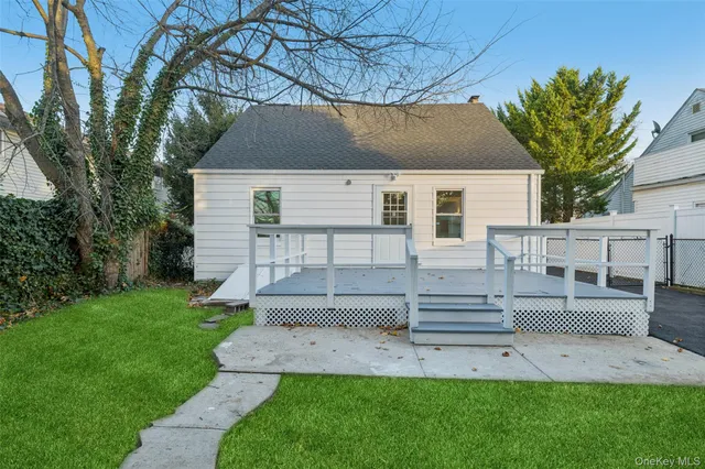 a view of a house with a backyard