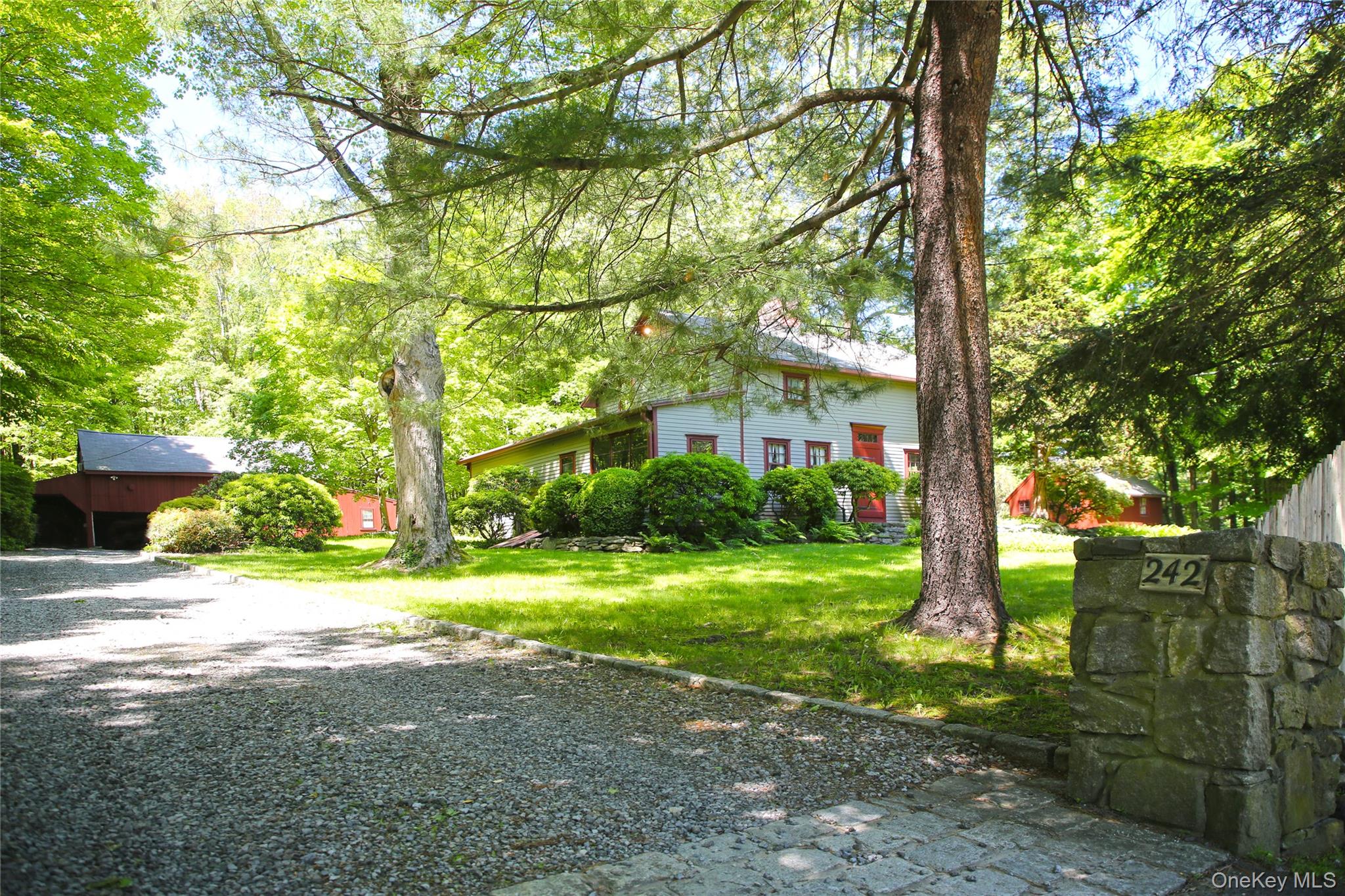 242 Smith Ridge Road South Salem, NY 10590 - Photo 1 of 1 Drive approach view