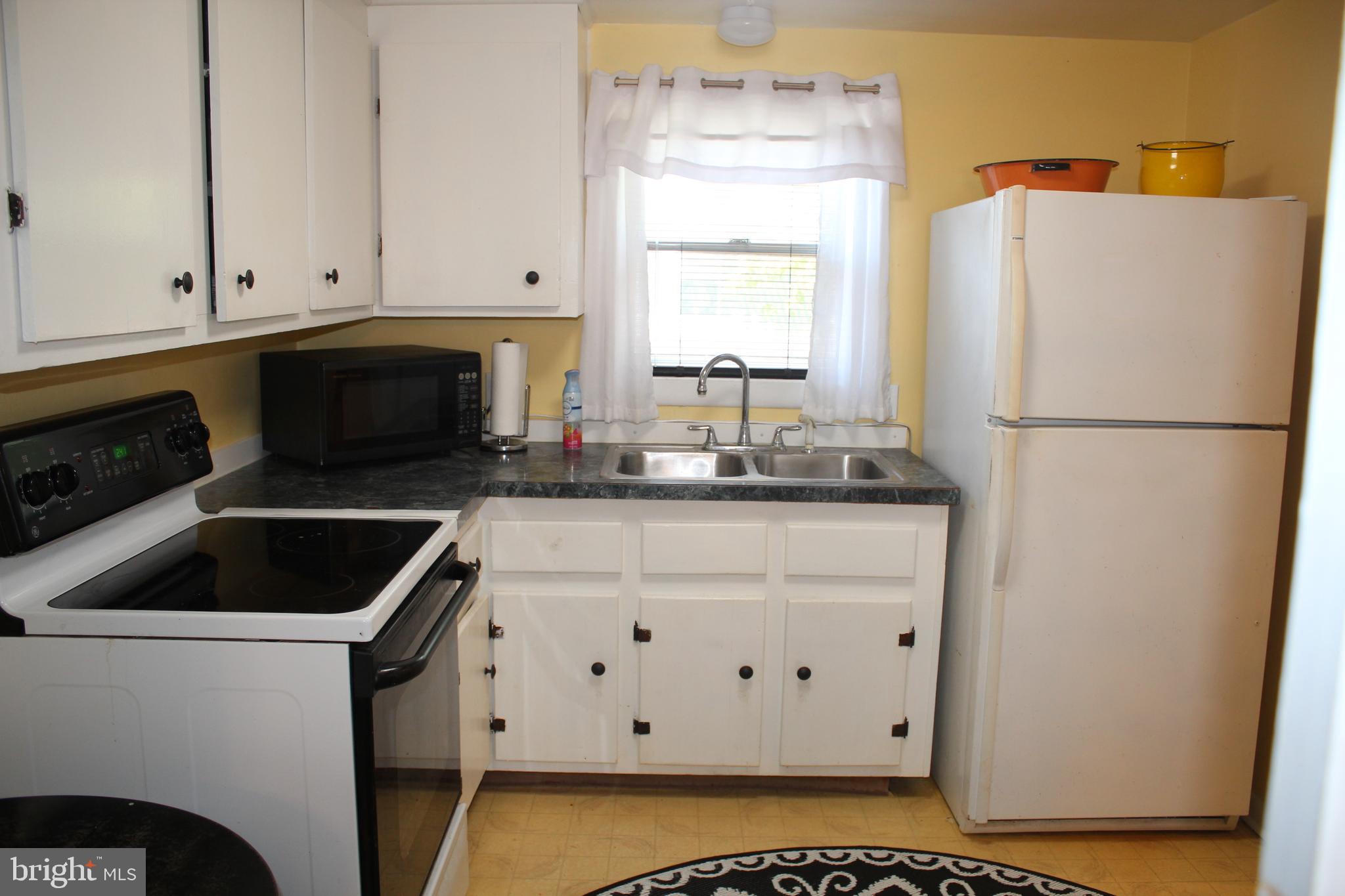 12439 West Torquay Road Ocean City, MD 21842 - Photo 11 of 24 Kitchen