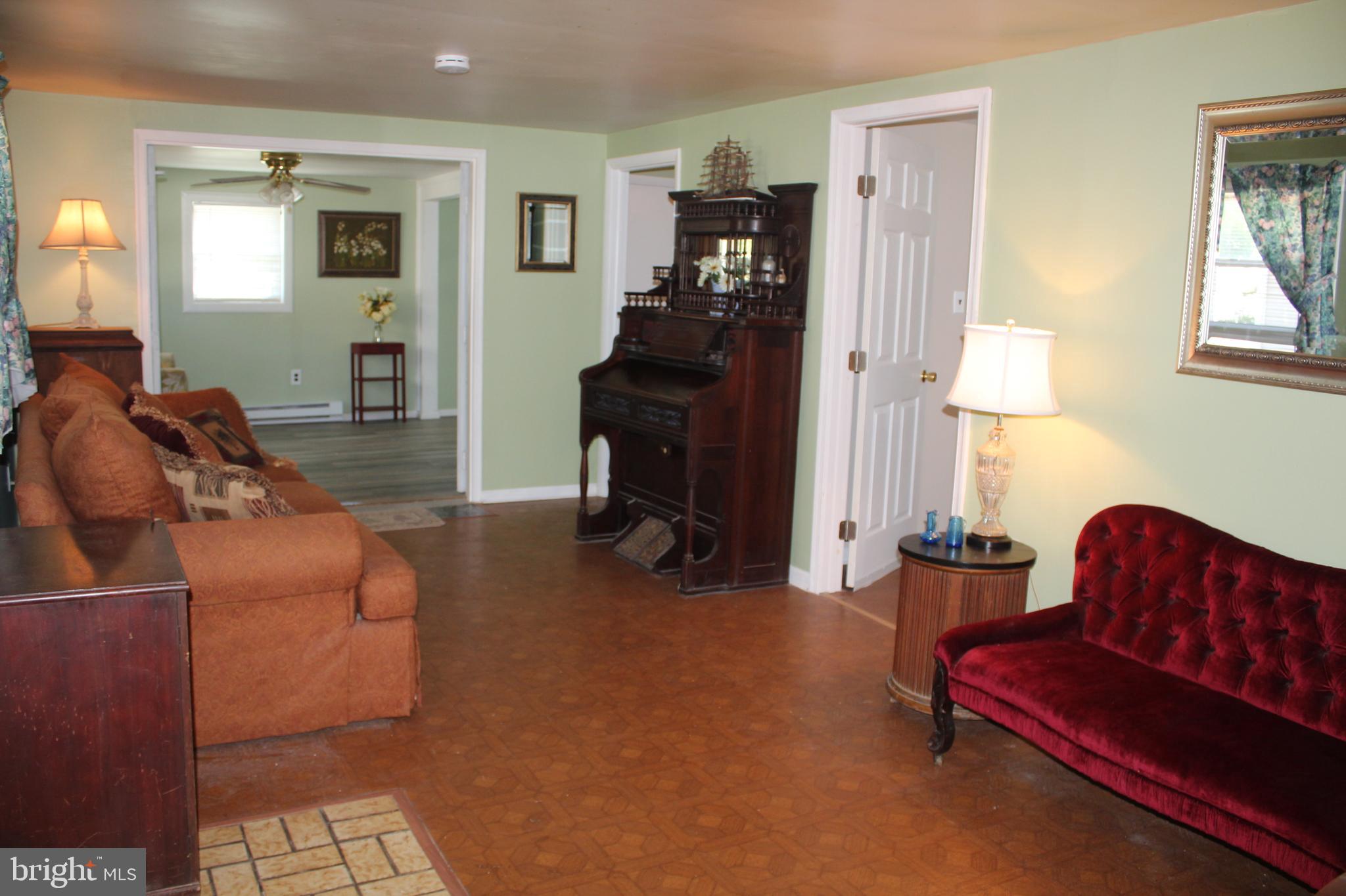 12439 West Torquay Road Ocean City, MD 21842 - Photo 9 of 24 Living room